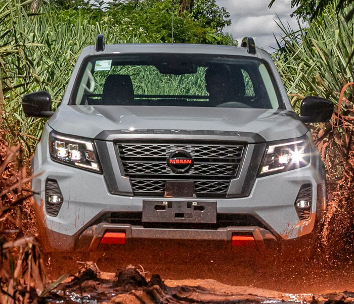 Nissan Frontier Pro 4-X 4x4 AT
